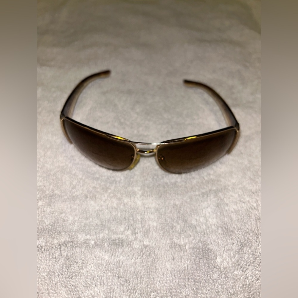 Prada Amber ( lens) Sunglasses w/ case 🌺 - Picture 5 of 13
